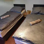 Varalja Vendeghaz * Тата