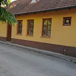 Varalja Vendeghaz Lejlighed Tata