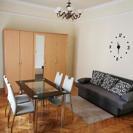 Váralja Apartamento *