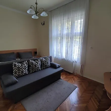 Váralja Apartamento *
