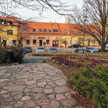 Varalja Vendeghaz * Tata