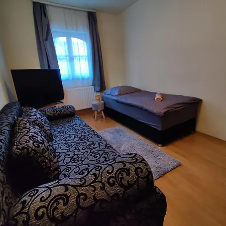 Váralja Apartamento Tata