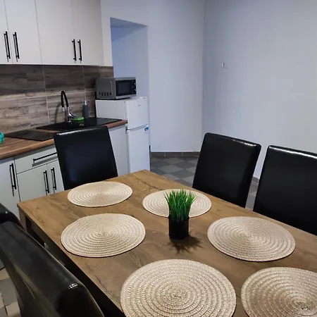 Váralja Apartamento *