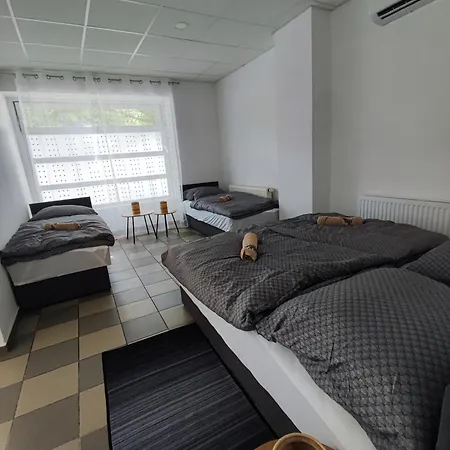 Váralja Apartamento Tata