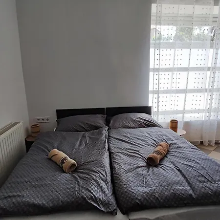 Varalja Vendeghaz Apartment