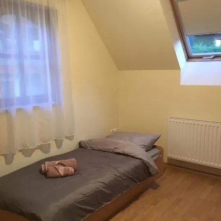 Varalja Vendeghaz Apartmán *
