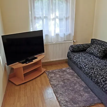 Apartament Varalja Vendeghaz Tata