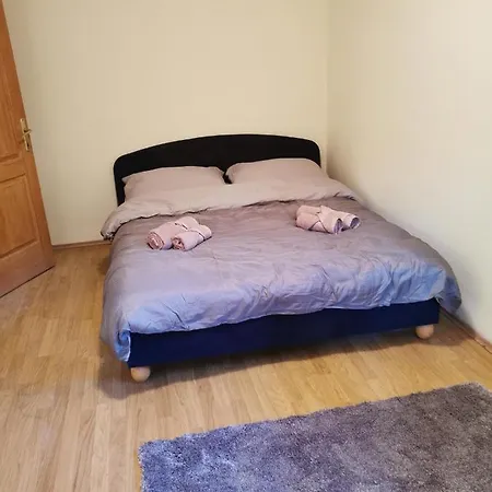 Váralja Apartamento Tata