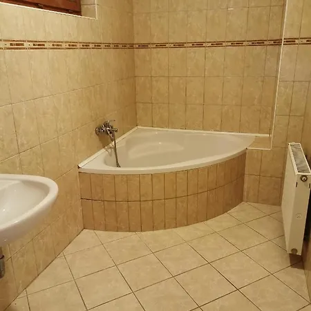 Váralja Apartamento Tata