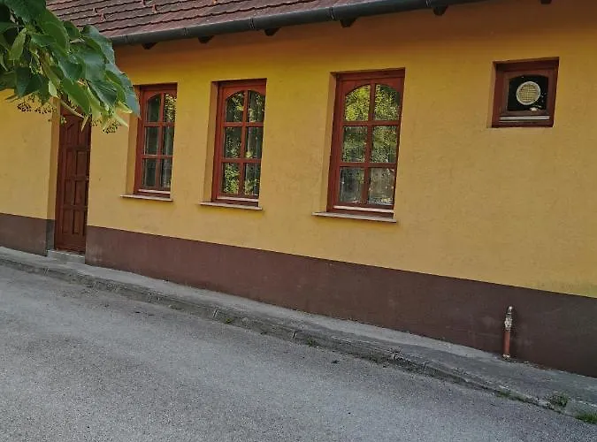 Varalja Vendeghaz Lägenhet Tata